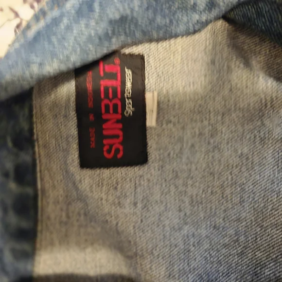 Floral Embroidered Denim Jacket - Picture 5 of 6